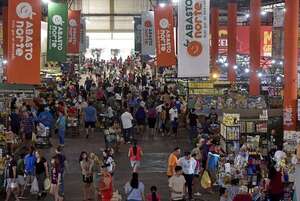 Shoppings, supermercados y multitiendas ajustan horarios por las fiestas - Economía - ABC Color