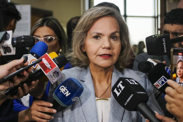 Lilian Samaniego lanza su precandidatura a la presidencia