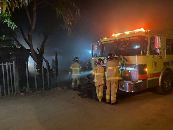 Incendio en basural de Tablada provocó densa humareda - Policiales - ABC Color