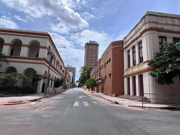 ANDE culmina cableado subterráneo en la calle Presidente Franco y en 2026 arrancará otras dos arterias - Economía - ABC Color