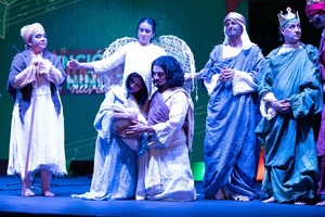 Navidad en Asunción: Encienden el árbol en la Plaza