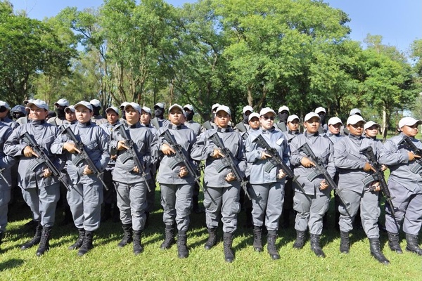 Mujeres lideran nueva promoción de agentes penitenciarios