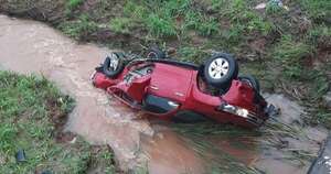 La Nación / Canindeyú: dos personas fallecieron tras caer una camioneta a un arroyo