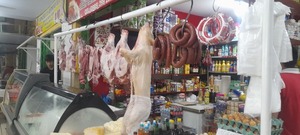 Optimismo comercial en la Feria Municipal “La Placita” pese a las inclemencias del tiempo