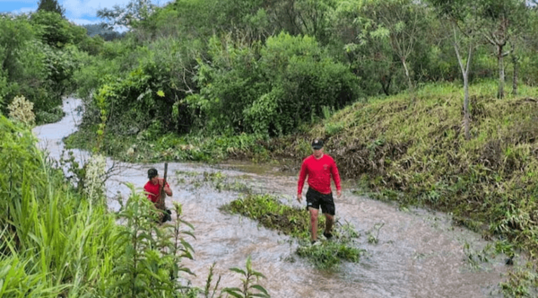 Intensa búsqueda de adolescente arrastrada por raudal en Itapúa - Noticiero Paraguay