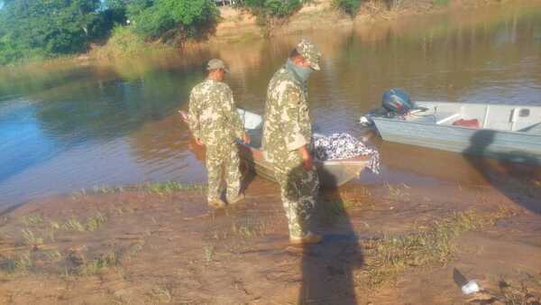 Hallan cuerpo del hombre que cayó de una balsa con su camioneta