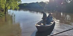 CONDUCTOR FALLECE TRAS CAER ACCIDENTALMENTE CON SU CAMIONETA AL RÍO APA