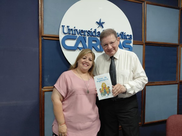 “Voces de Esperanza”, un libro que nace del aula y del corazón - Portal Digital Cáritas Universidad Católica