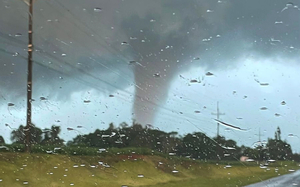 Fenómeno extraño en el país: Tornado F1 cayó sobre Santa Rosa del Monday - ADN Digital