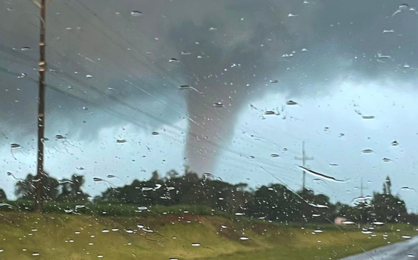 Fenómeno extraño en el país: Tornado F1 cayó sobre Santa Rosa del Monday - ADN Digital