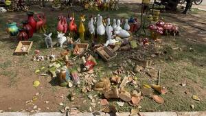 Automovilista causó destrozos en un puesto de alfareros sobre la avenida Eligio Ayala - Canal-E