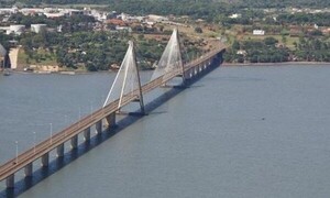 Popular / Oúma compatriotas desde puente Posadas- Encarnación