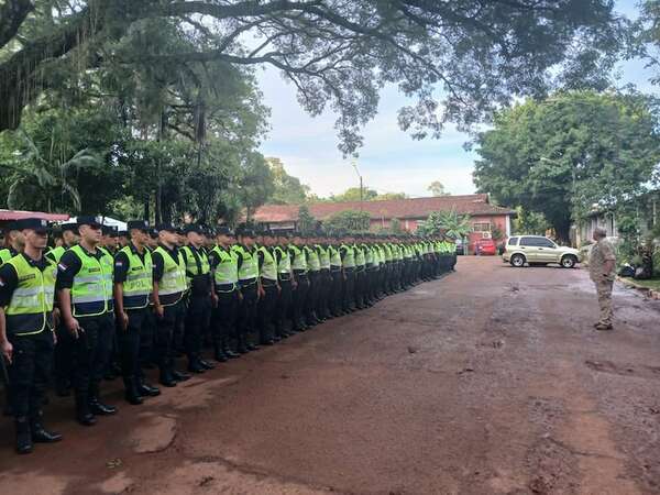 Presentan a 250 nuevos suboficiales para reforzar la seguridad en Alto Paraná  - ABC en el Este - ABC Color
