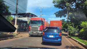 Improvisación y tensión, a días de la apertura del Puente de la Integración