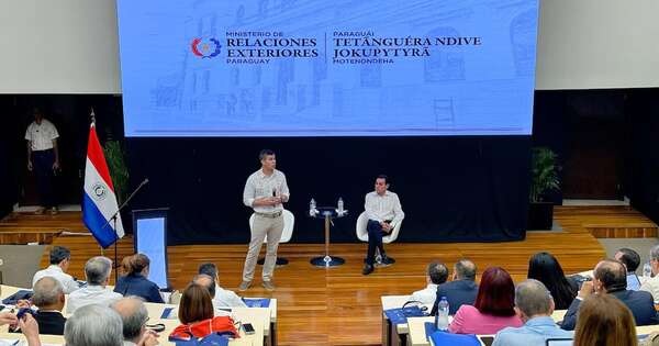 La Nación / Peña resalta política internacional y apunta a más acercamiento a paraguayos en el exterior