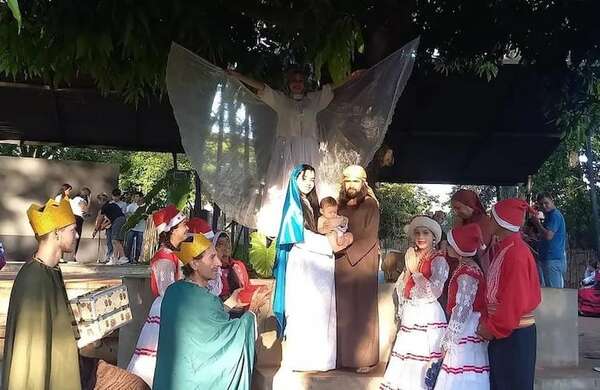 Festejo de Navidad en San Bernardino reunió a familias y visitantes en la Peatonal - Nacionales - ABC Color
