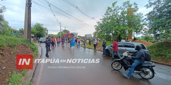 VECINOS DEL BARRIO SAN PEDRO CERRARON CALLE POR FALTA DE AGUA POTABLE