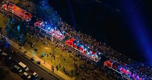 La Nación / Más de 180.000 personas vivieron la magia de las caravanas de Navidad de Coca-Cola