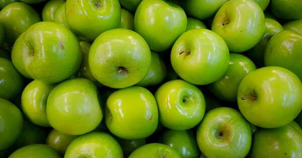 La Nación / Los beneficios de consumir manzana verde a diario
