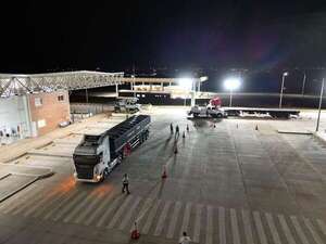 Puente de la Integración: sepa cuántos camiones cruzaron la frontera durante los primeros dos días - ABC en el Este - ABC Color