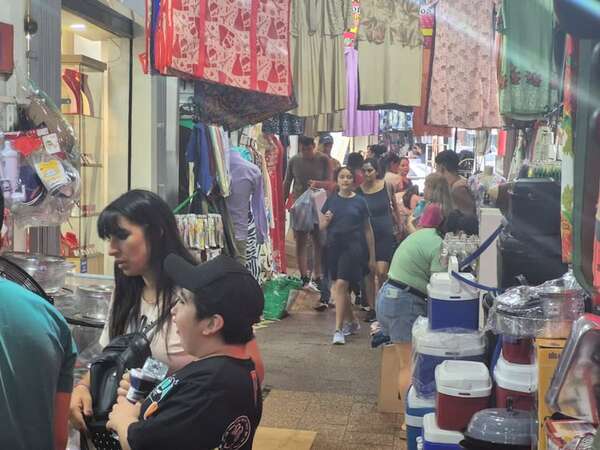Comerciantes auguran mejora en ventas para este fin de año en Encarnación - Economía - ABC Color