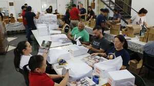 MEC ya tiene el 70% de kits escolares y prevé entregar el 27 de febrero