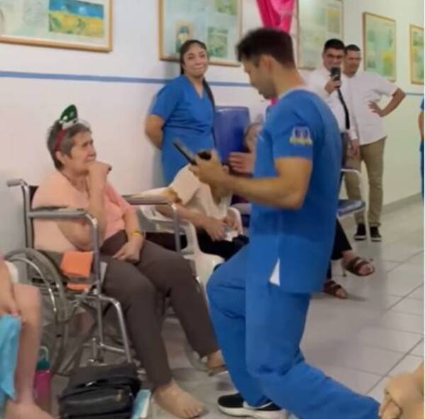 Josema de serenata a las abue: "Ellas me pidieron que cante 'Volver, volver'"