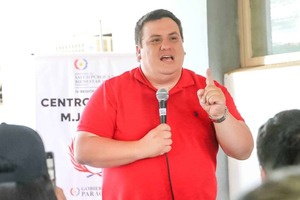 Gobernadores oficialistas ratifican apoyo a Santiago Peña