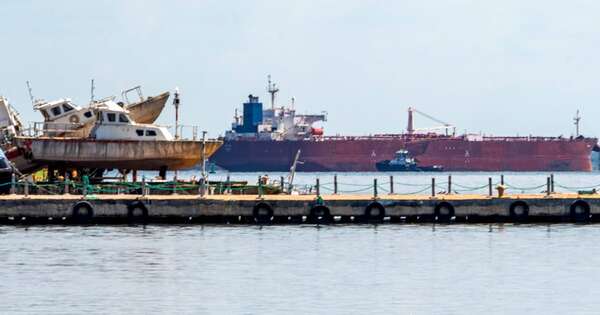 La Nación / El precio del petróleo sigue subiendo por crisis