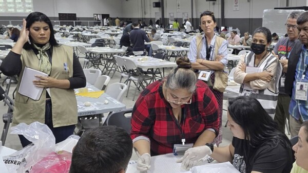 Conteo especial de votos en Honduras avanza con lentitud