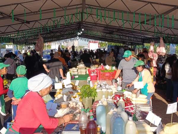 Feria de la Agricultura Familiar sigue hoy en la Costanera con variedad de productos - Economía - ABC Color