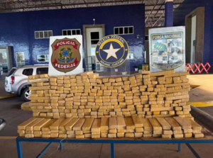 Cae furgoneta con chapa paraguaya repleta de marihuana en el Puente de la Amistad