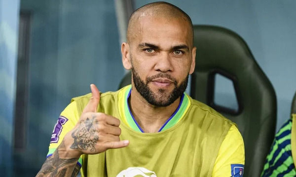 Tras ser absuelto, Dani Alves negocia su vuelta al fútbol profesional a los 42 años - OviedoPress