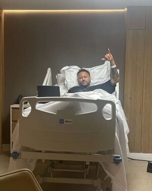 Neymar se operó la rodilla y espera llegar al Mundial