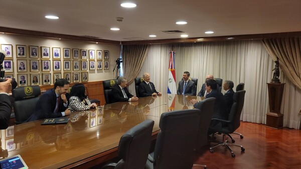 Peña realiza visita oficial a la Corte tras polémico encuentro secreto con ministros en Mburuvicha Róga