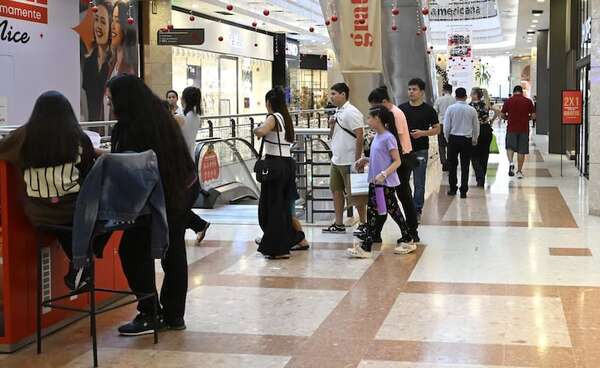 Shoppings ajustan horarios para facilitar las compras navideñas - Economía - ABC Color