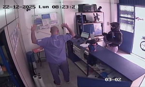 Popular / (VIDEO) Roban 4 palos de una casa de empeños
