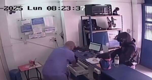 Diario HOY | Motochorros armados asaltaron casa de empeños en Lambaré