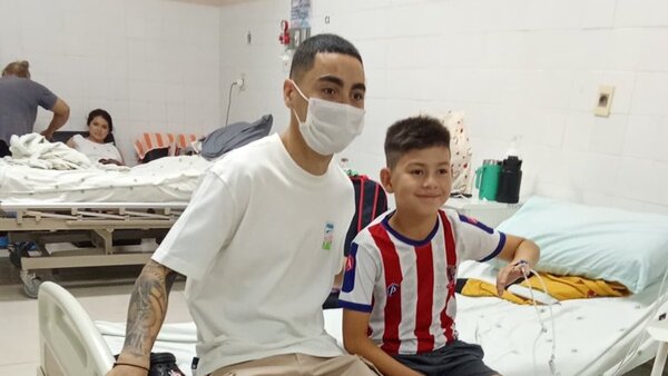 Enorme gesto de Miguel Almirón