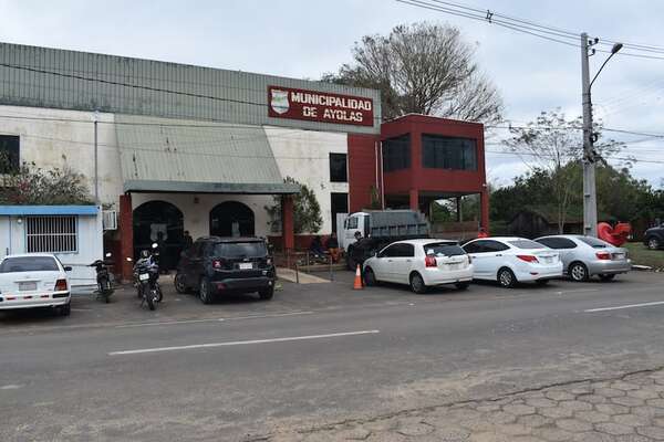 Ayolas: municipio paga parte de salarios atrasados y aguinaldos - Nacionales - ABC Color