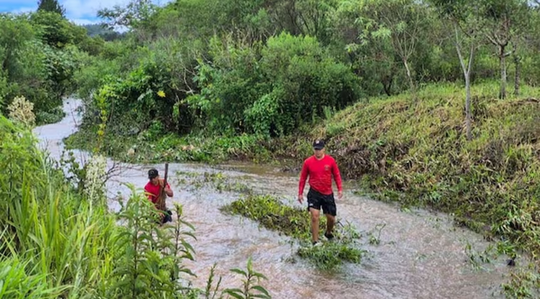 Continúa la búsqueda de adolescente arrastrada por un raudal en Cambyretá - Noticiero Paraguay