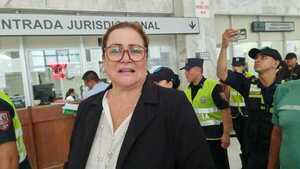 Activista denuncia detención arbitraria por leer un comunicado crítico en protesta contra la CSJ - PDS RADIO Y TV