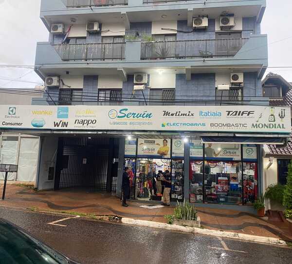 HURTARON OCHO CELULARES DE ALTO VALOR EN UN COMERCIO CÉNTRICO 