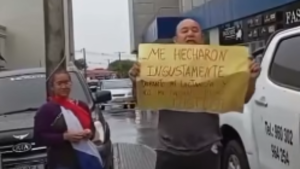 Madre lactante se encadenó para reclamar su despido en Ñemby