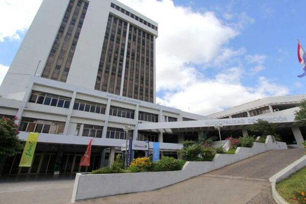 Regalo de navidad: concejales de Asunción suben pasaje de buses internos