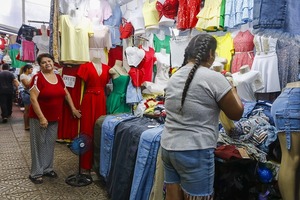 Ropa para Nochebuena: Ofertas y deseos en el Mercado 4