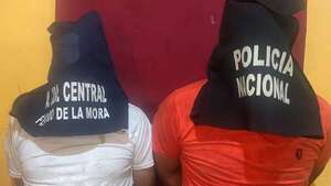 Video: violenta agresión a policías  en Fernando de la Mora - Policiales - ABC Color