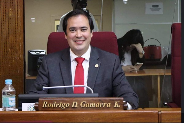 Gamarra critica eliminación de paridad de género en PLRA