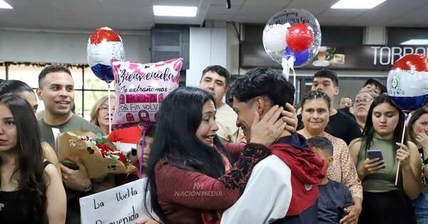 La Nación / Llegada de compatriotas en el aeropuerto - OJO Galería