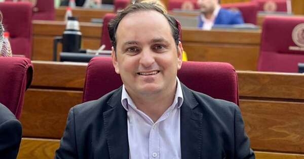 La Nación / Remesowski oficializó su precandidatura a la intendencia de Encarnación